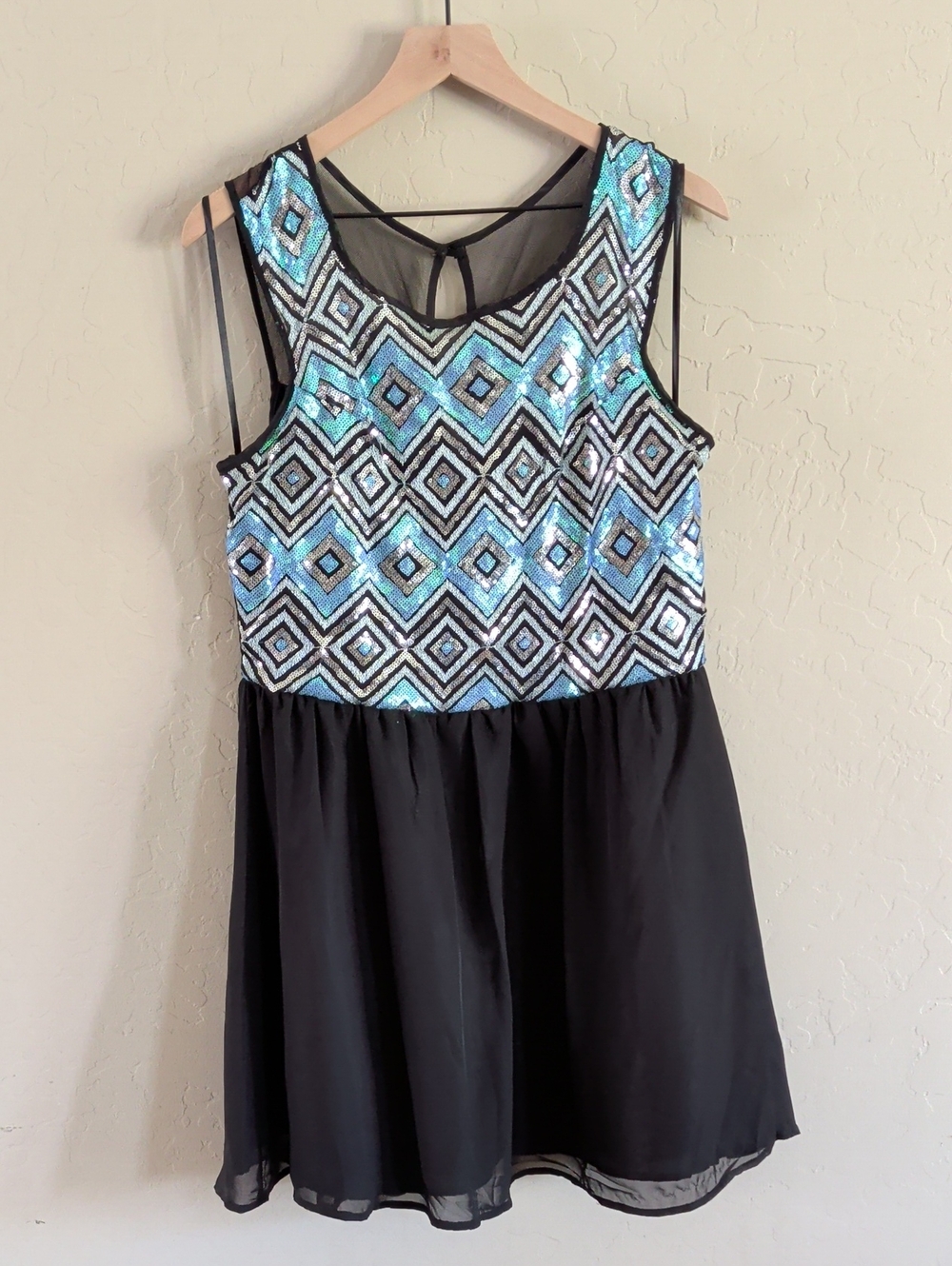 Love Reign Black Logo Label